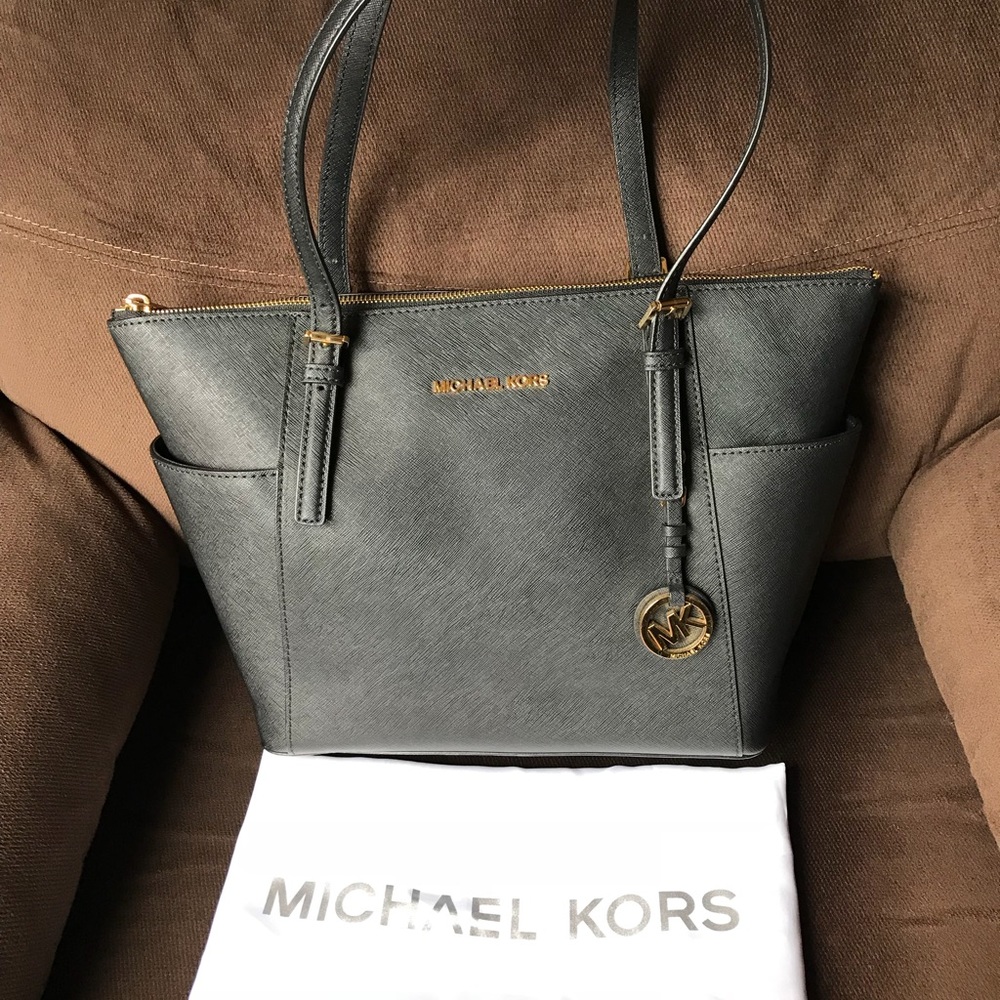 Micheal Kors Purse in great condition